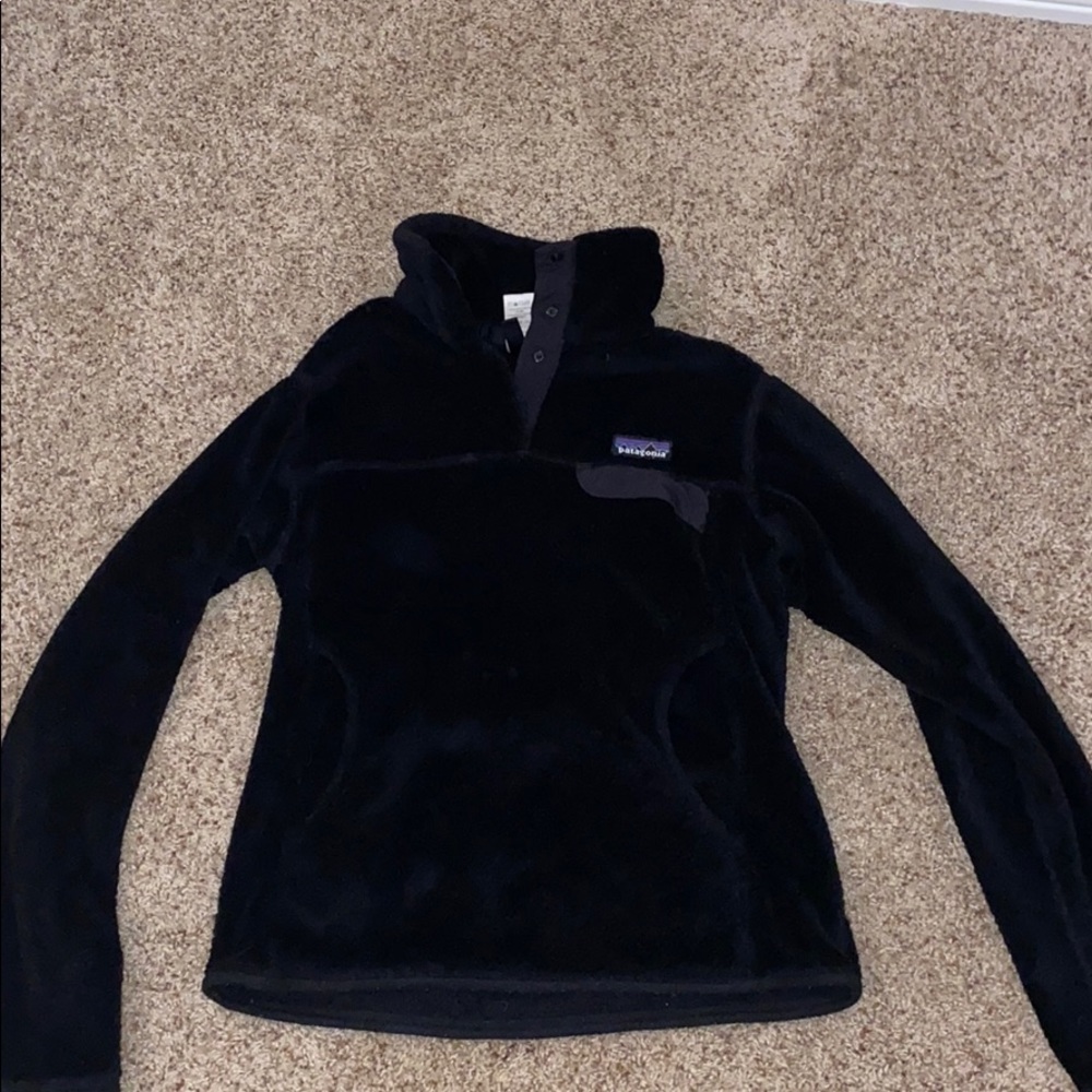 Women’s size S patagonia pullover.